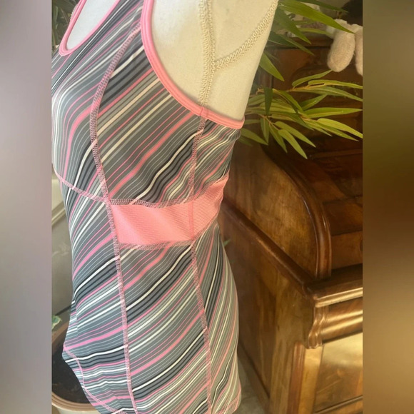 Tech Gear top Medium NWOT. Lined at top. Pink gray workout gear - Picture 11 of 12